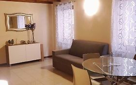 Elly'S House